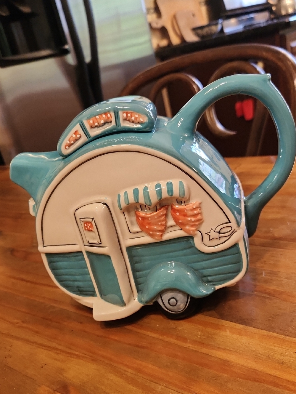 Ceramic Retro Travel Trailer Teapot - Picture 2 of 6